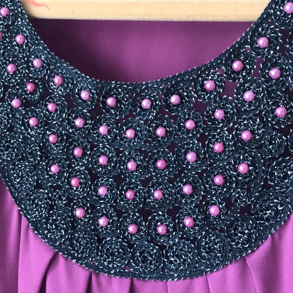 Beautiful top - Picture 2 of 3